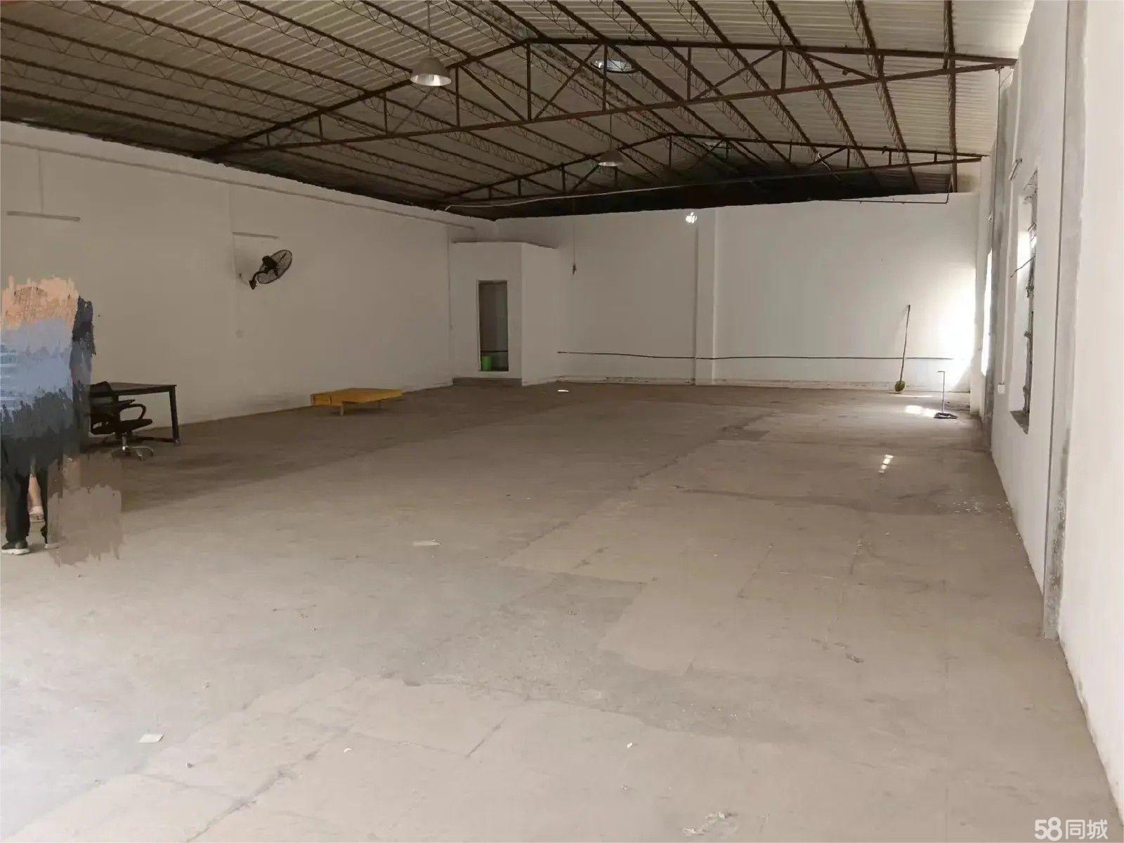 (出租) 凤岗出租一楼300方仓库厂房，交通方便，近大马路