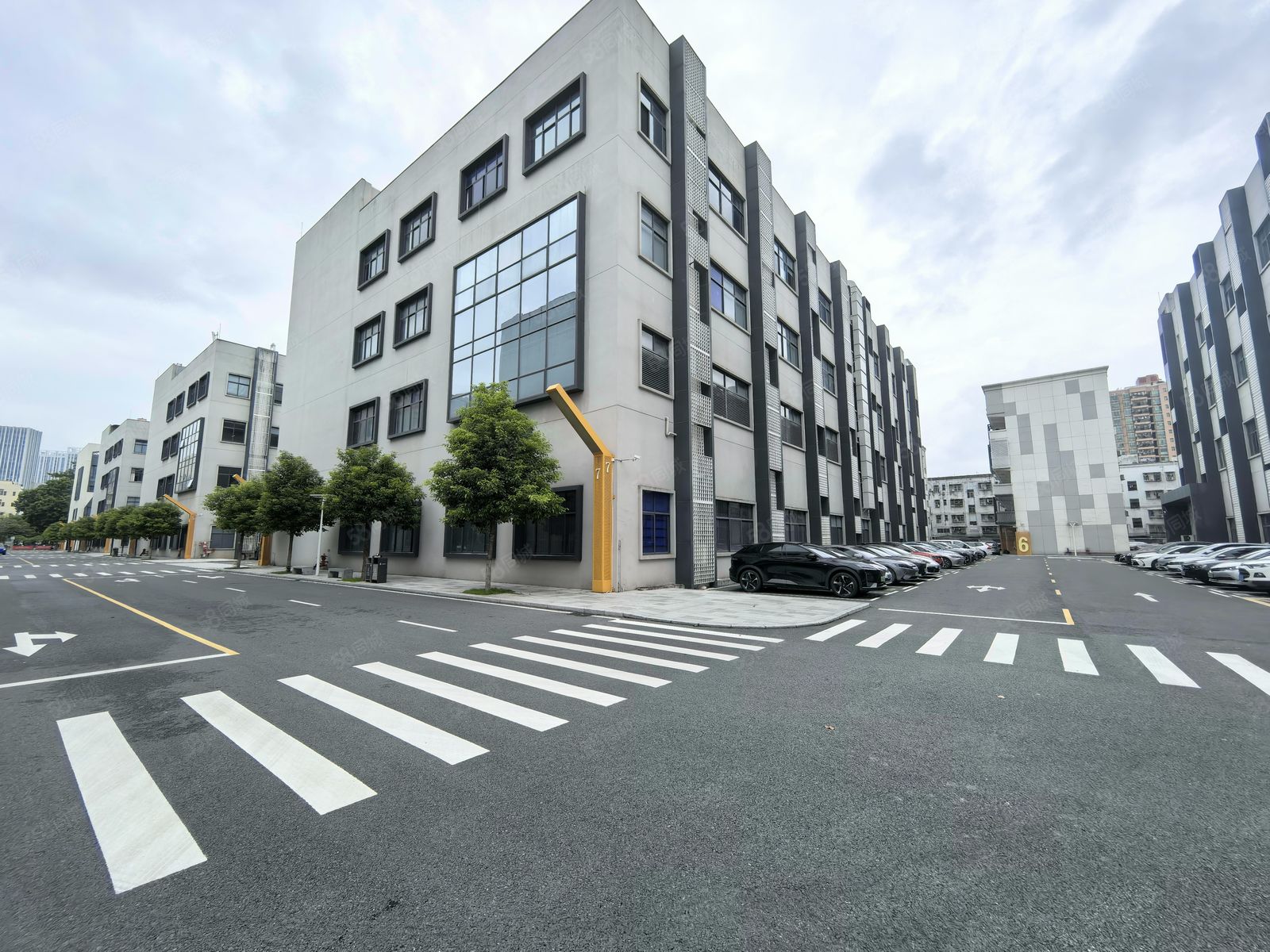 (出租) 200平起龙华地铁口原房东花园式红本工业厂房整层面积出租可分