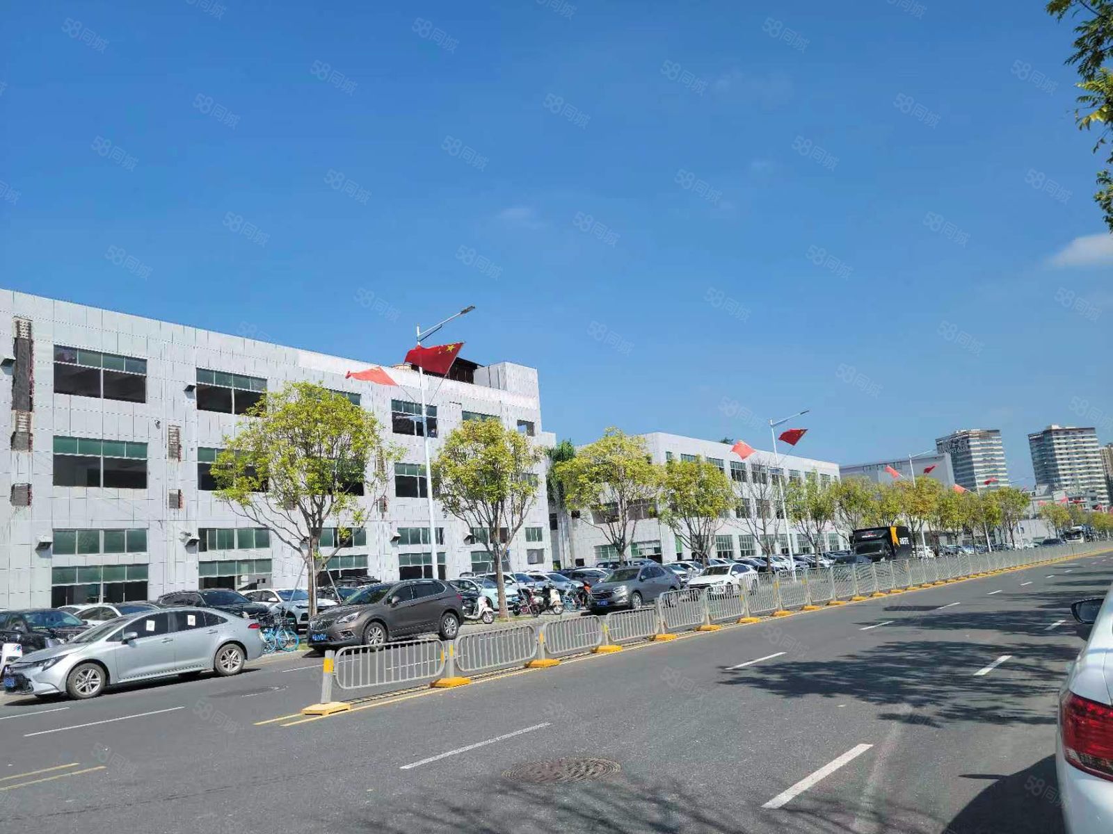 (出租) 3吨货梯，大马路边上新出楼上950平适合线材，小加工，电子等