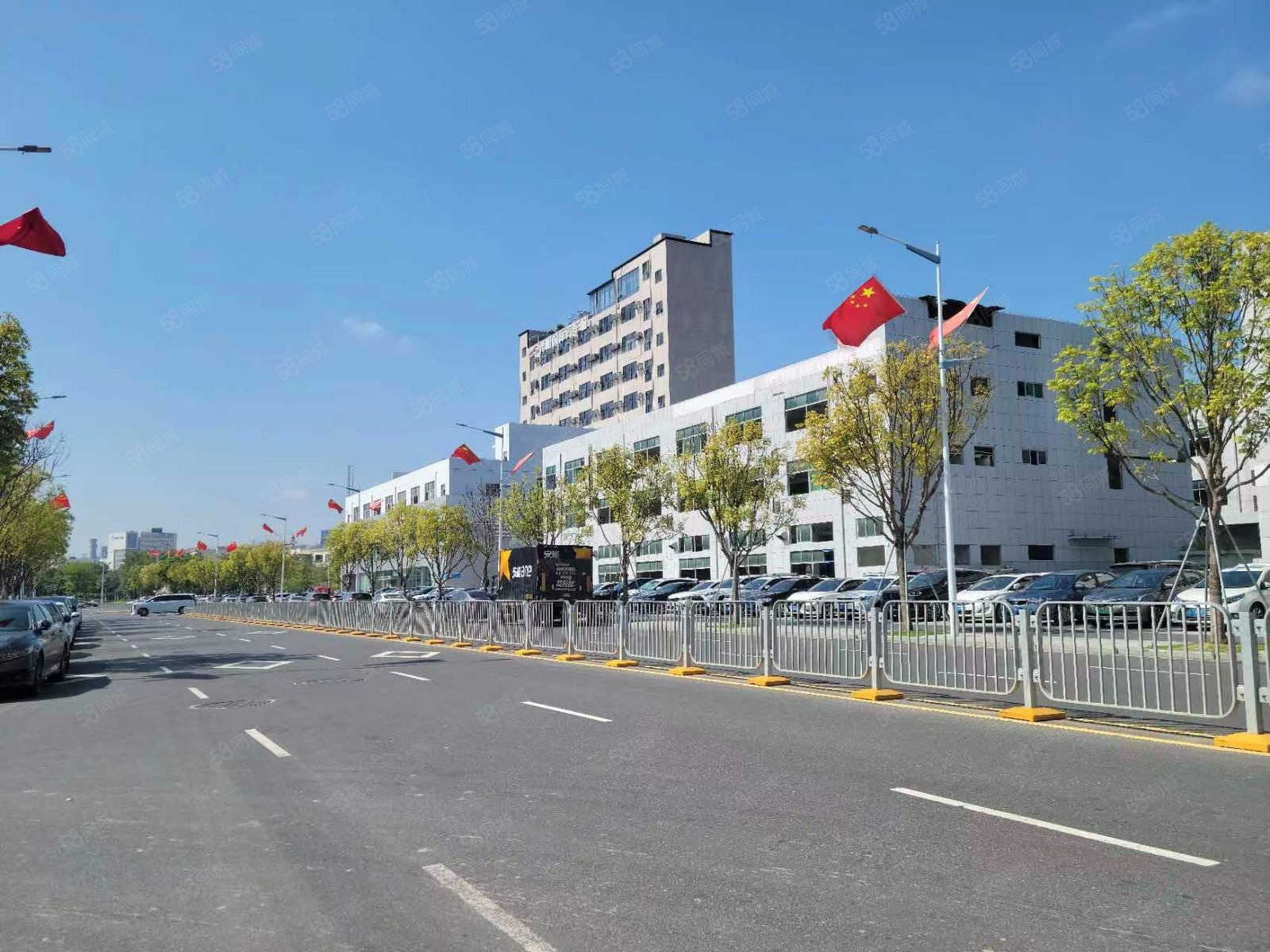 (出租) 3吨货梯，大马路边上新出楼上950平适合线材，小加工，电子等
