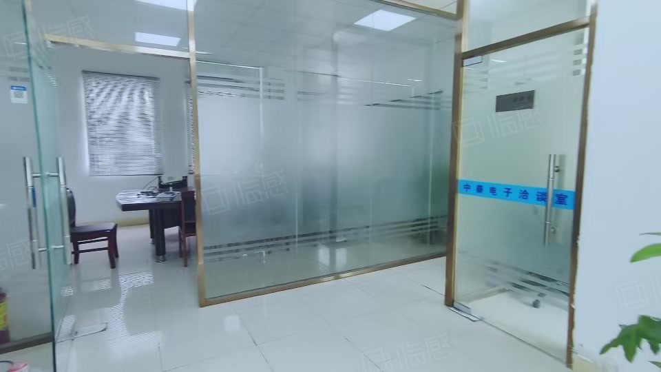 (出租) 光明凤凰地铁站精装厂房850平车间格局方正好利用停车免费