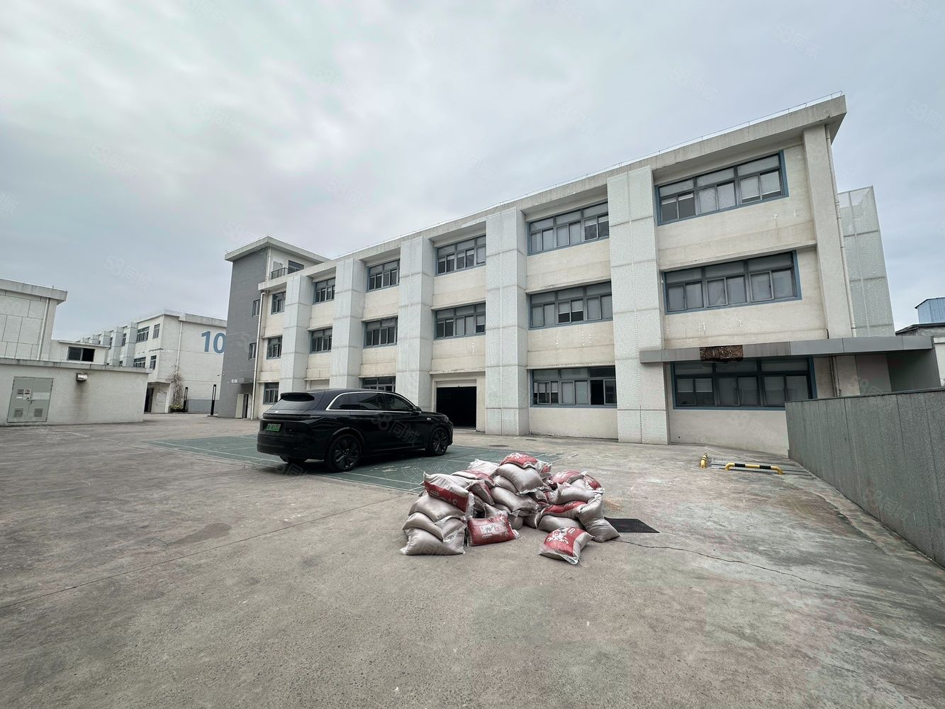 (出租) 光明原房东三层小独院2000平实际面积出租!可加工 组装生产