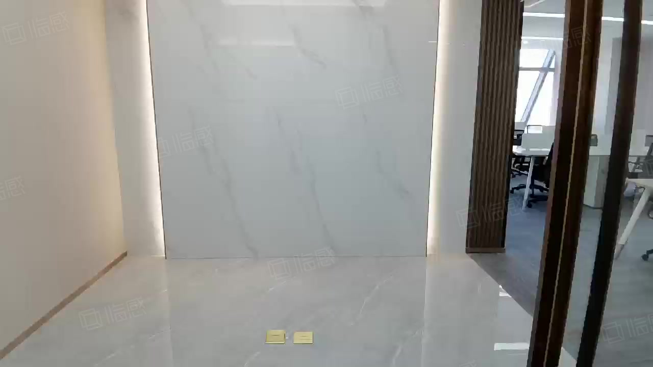 (出租) 龙华民治地铁口玻璃幕墙写字楼精装修带家私上下水拎包入住