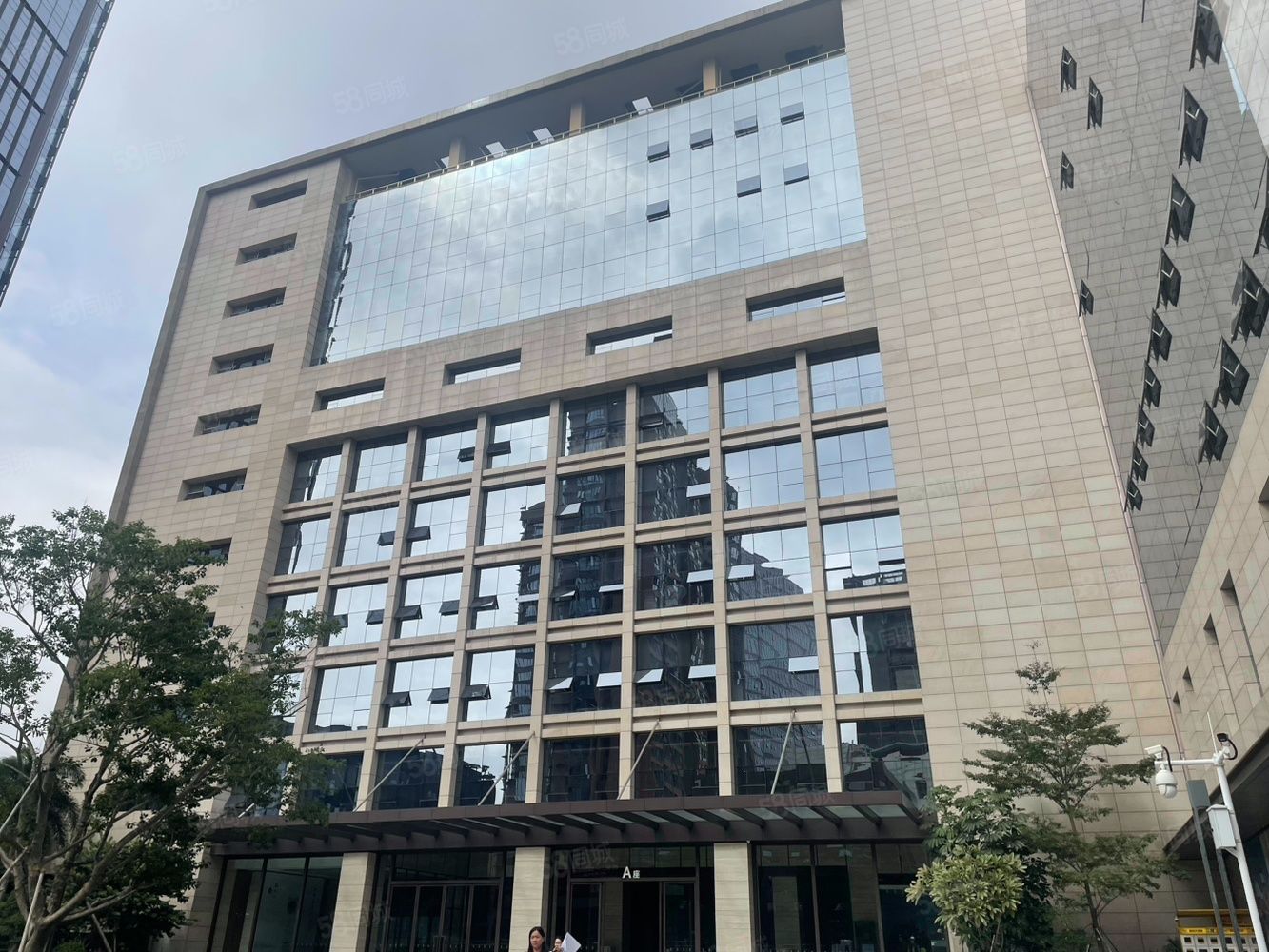 (出租) 龙华壹方城中心开发商楼上整层1088平带装修办公室仓库出租