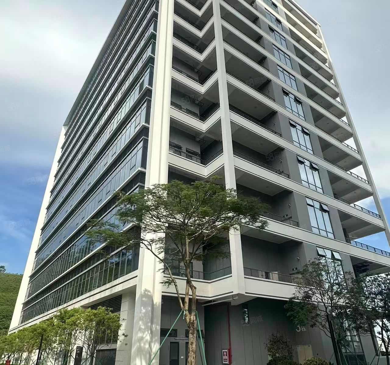(出租) 龙华区高新区旁开发商直租22号线(在建)和轻轨线路(高新站)
