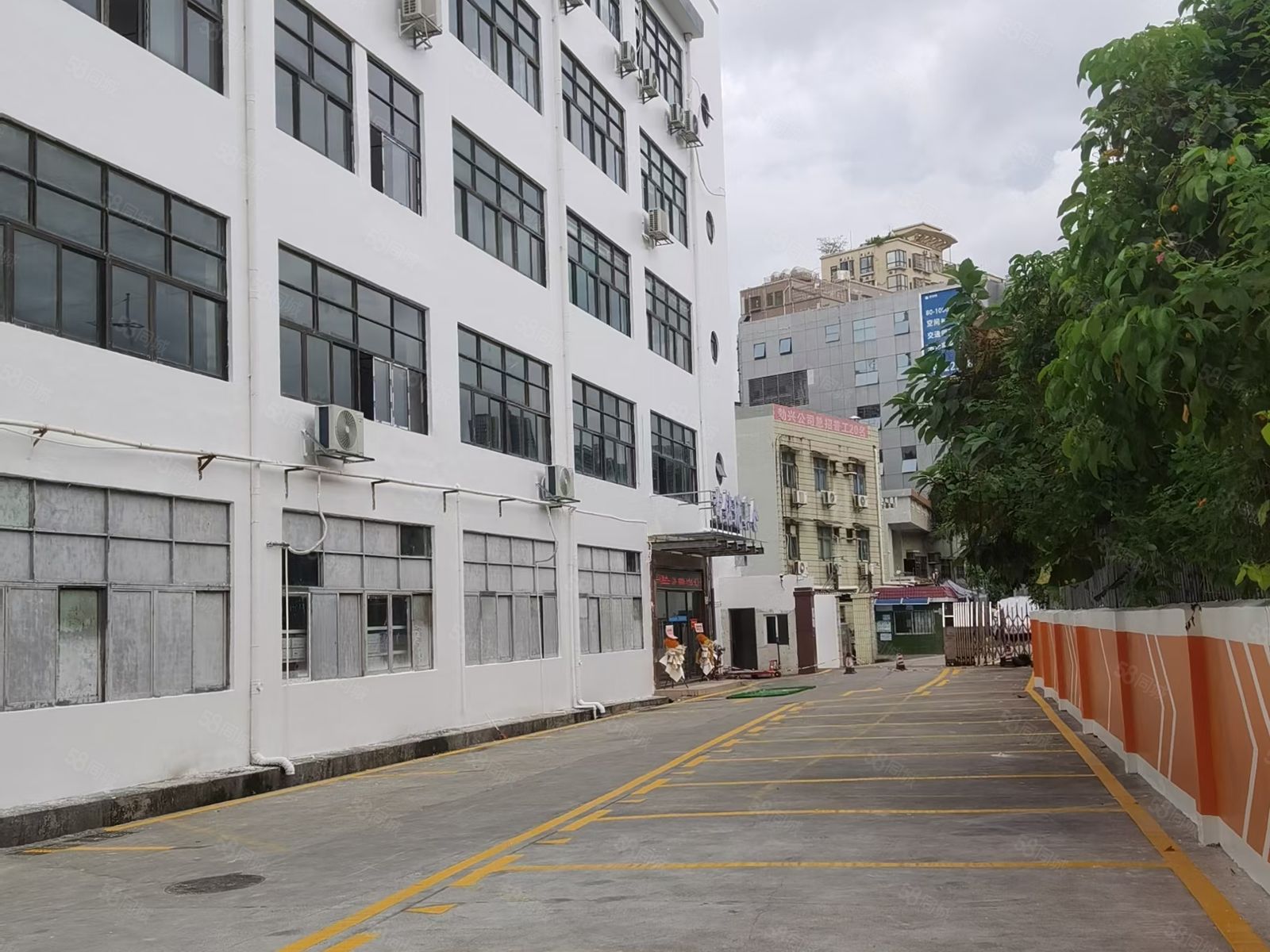 (出租) 壹城中心龙华上塘独门独院厂房出租100平方起租大小可分租。