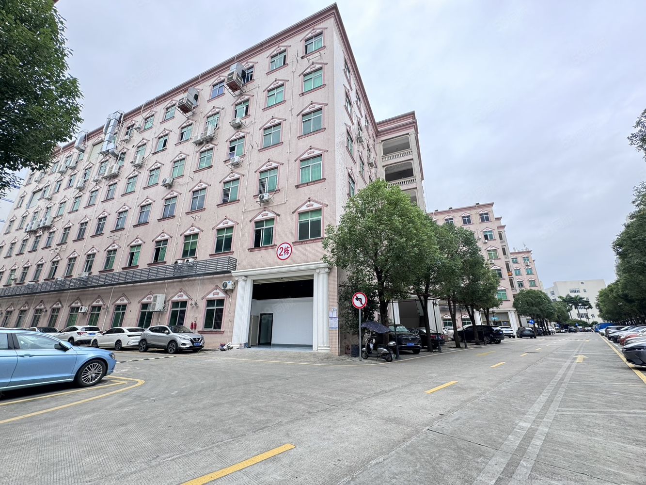 (出租) 松岗厂房出租200平起可分租,一楼层高6米仓库出租,已电改