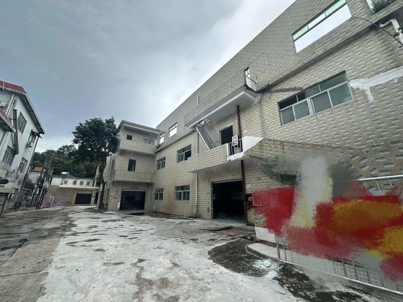 (出租) 朗下独院面积2500可分租交通便利红本厂房房东直租