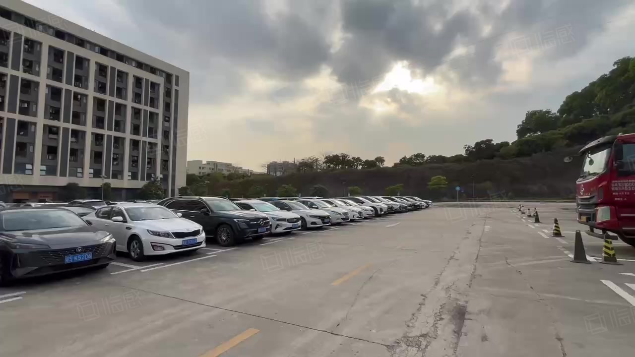 (出租) 深圳市宝安区松岗燕罗街道新建红本厂房楼上整层招租