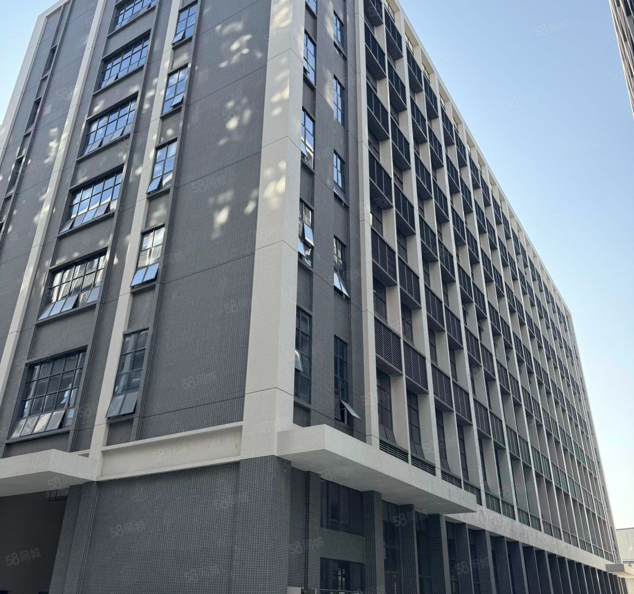 (出租) 博罗石湾园洲厂房出租标准全新花园式仓库空地，大厂附近笋盘