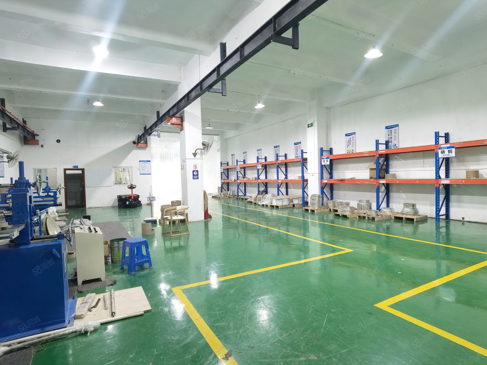 (出租) 塘厦厂房出租一楼500来靠近深圳标准，带精装修办公室，带行车