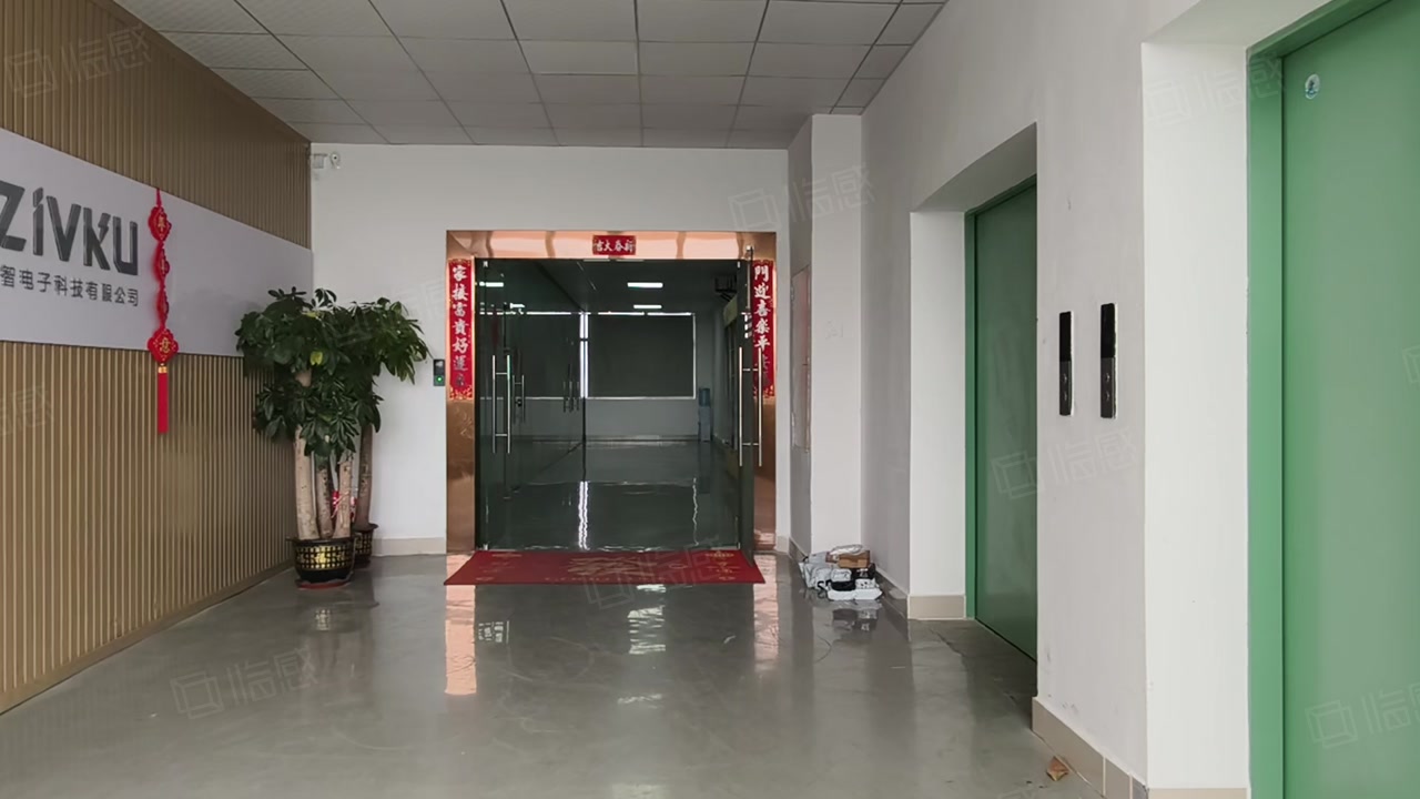 (出租) 精装修低价出租！塘厦高速口新出面积1000平带装修有喷淋