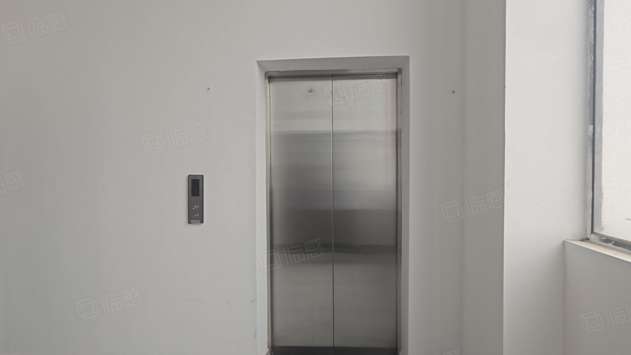 (出租) 实际面积6元,精装修,办公室水电齐全,潼湖楼上2000平方