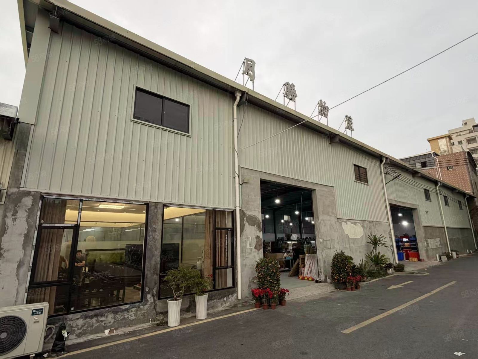 (出租) 长安镇工业园空地大高7米现成行车装修办公室单一层厂房出租