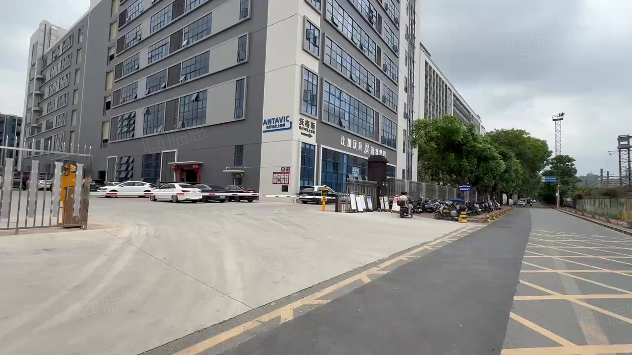 (出租) 长安镇厦边本地房东出租3000平方带现成办公室装修水电齐全