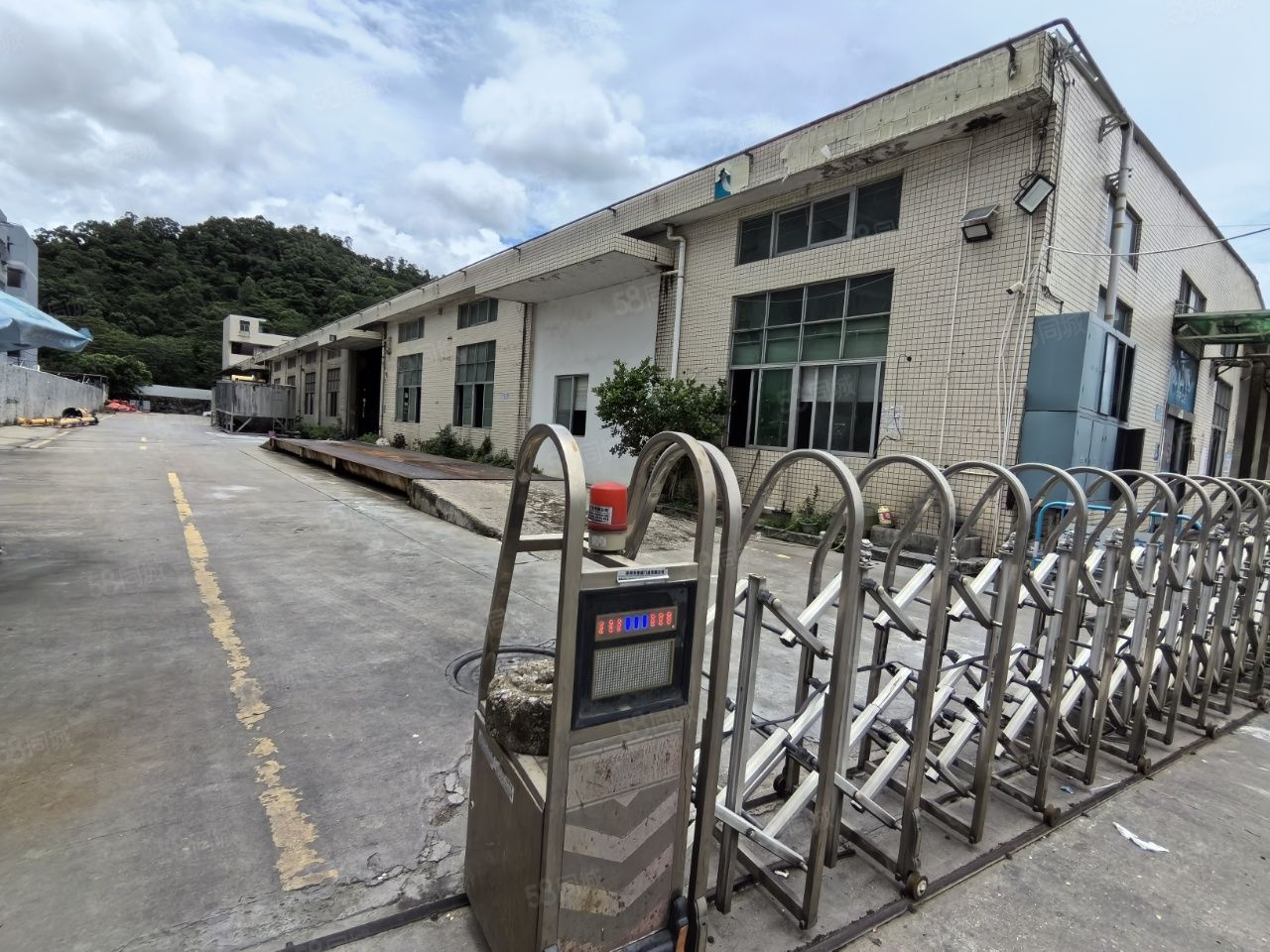 (出租) 长安厦边可进大车空地大滴水八米带消防喷淋