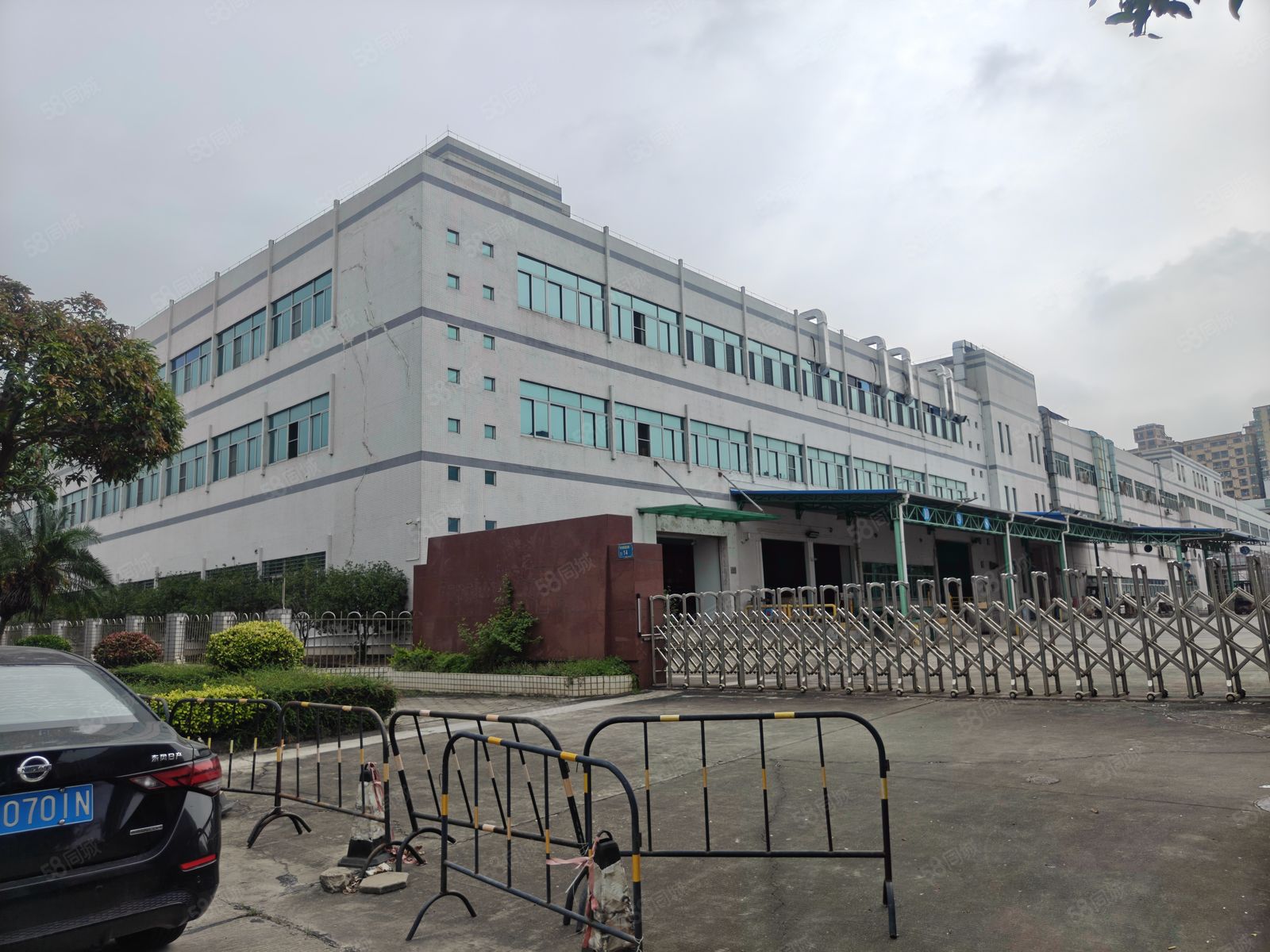 (出租) 长安镇厦厦振安路旁13500平方米原房东厂房出租，可分租