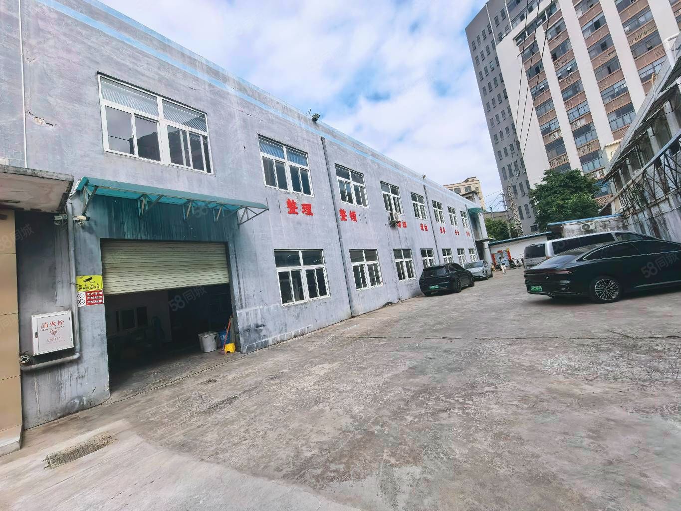 (出租) 街口两层小独院1800平,现成装修,水电齐全,领包入住