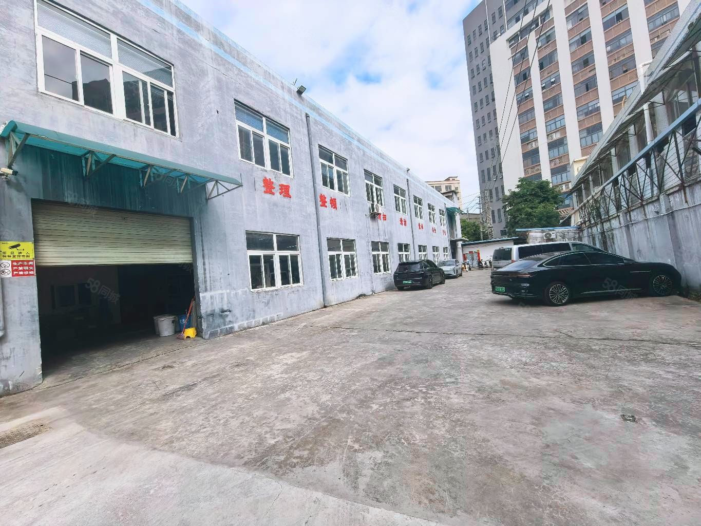 (出租) 街口两层小独院1800平,现成装修,水电齐全,领包入住