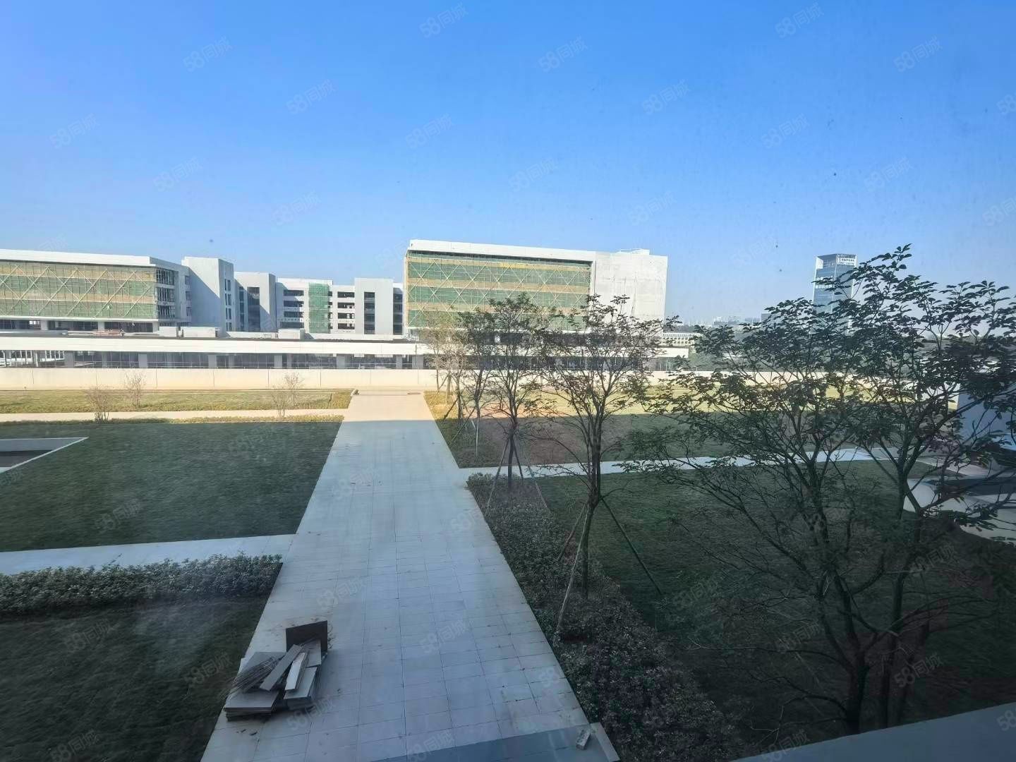(出租) 长安镇新出二楼精装修1500平方，水电齐全，靠近深圳