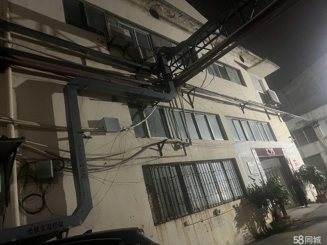 (出租) 超大空地，房子一楼层高5米，两层楼，配两吨标准货梯