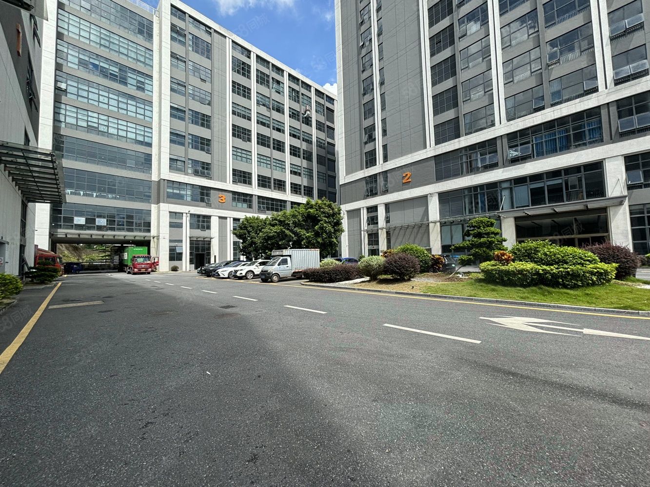 (出租) （精装修）镇隆楼上2560平厂房出租现成水电装修大电梯带环平