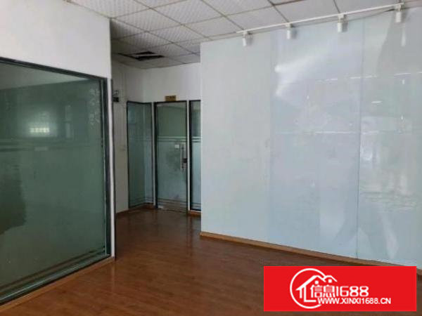 松岗朗下地铁口附近一楼700玻璃办公室装修