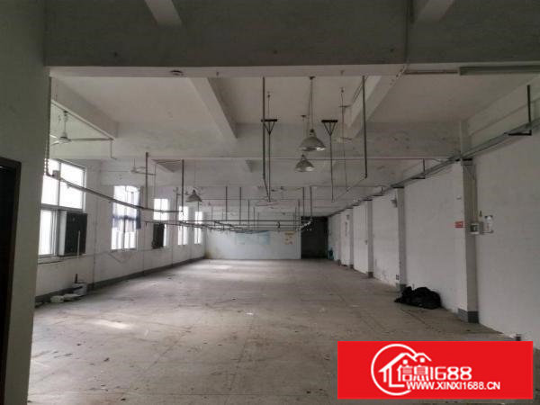 横岗四联现成服装厂带装修出租，600平好招工