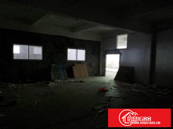 坂田靠近雪象1700平可分租850平楼上仓库