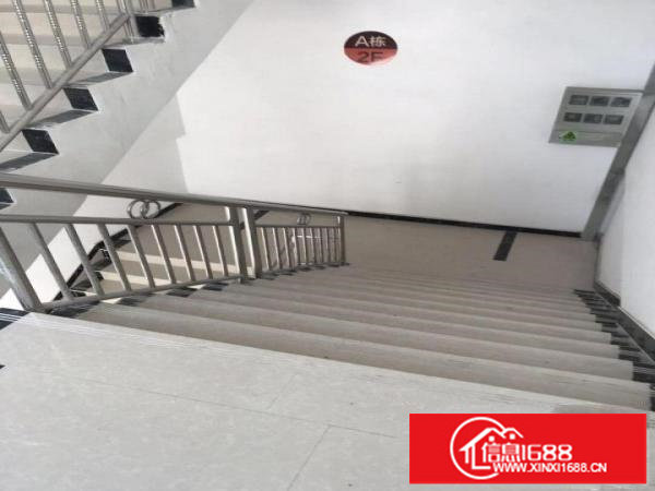 坪地龙岗大道旁、1000平厂房出租、可以分租