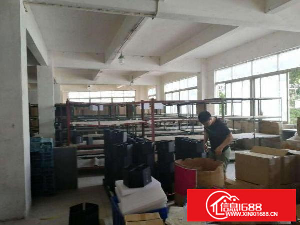 松岗溪头900平简装厂房出租，产证齐全，实图