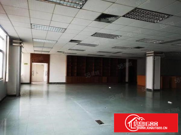 凤岗原房东楼上2500平方厂房出租水电已到位，大小可分租