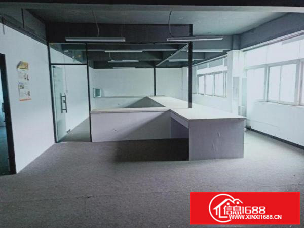 横岗六约金泉路边上科技园三楼带现成装修500平厂房招租