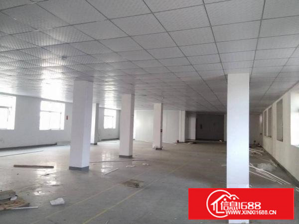 金河三楼550平方厂房出租现成装修地板漆办公室