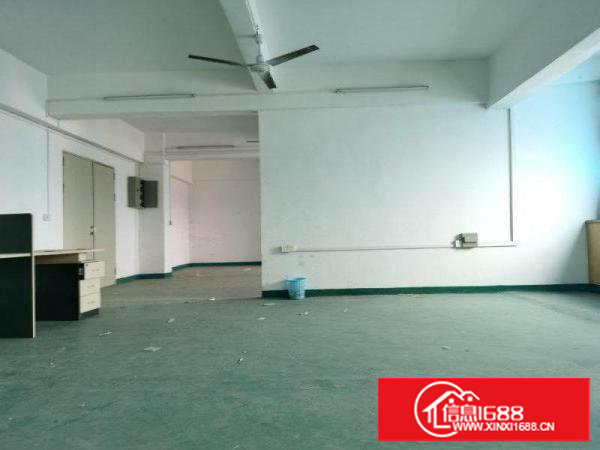 塘厦清湖原房东楼上300平方小面积厂房出租，有地平漆，办公室