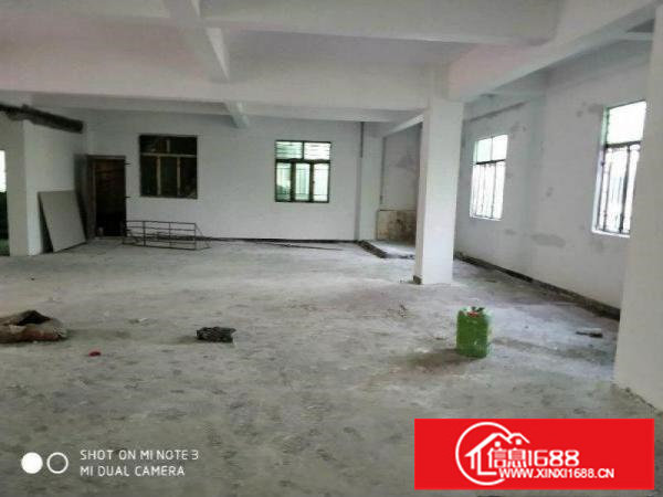 松岗洪桥头600平厂房出租，有空地，产证齐全，实图