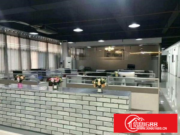 新出楼上900平方厂房出租带全新装修，空地大