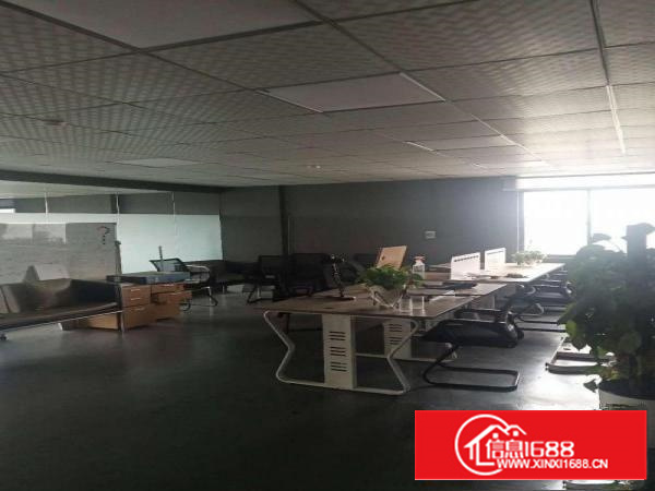 坂田厂房出租268平418平，采光通透，白天不用开灯。