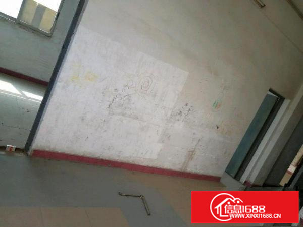 自有厂房出租，二楼带电梯。