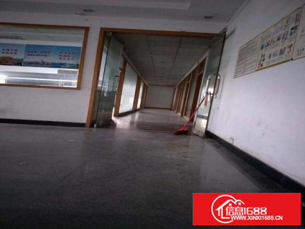 仲恺临近高速出口楼上带装修厂房1200出租