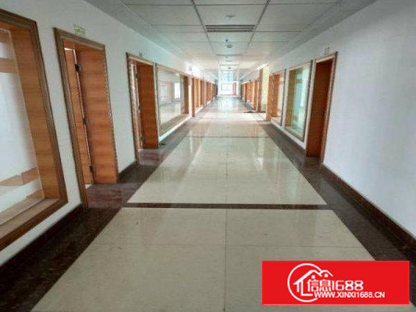 沙井五楼1370平精装修，无转让费，带2吨货梯