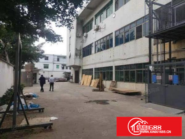 长安镇沙头社区新出标准厂房900平水电齐全，可分租