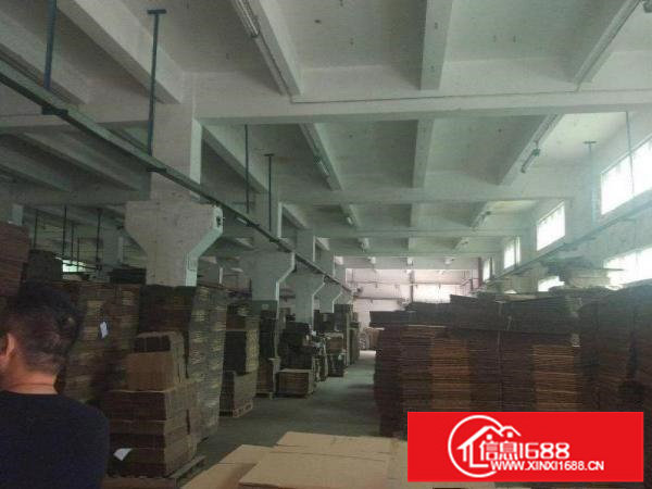 工业大道边上，清平高速出口几百米处，独院厂房三楼2100平方