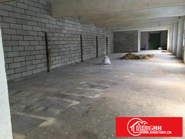 龙岗新生仙田路带电梯洗手间410平厂房出租，全包20元/平米