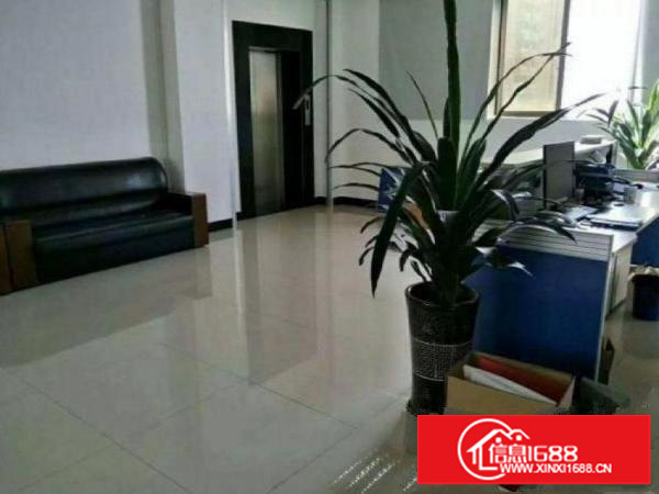 横岗楼上整层800平米豪华装修厂房，现分租400平，有电梯