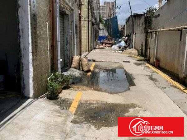 厂房已分割好空间，一个仓库，一个办公室，一个工作区域，