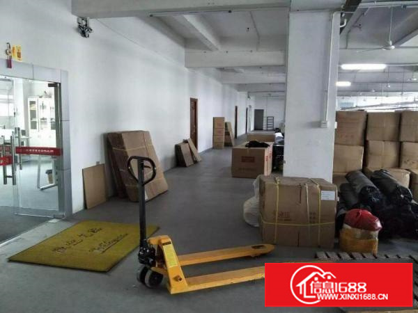 平湖华南城附近新出楼上1680平厂房出租，大小可分