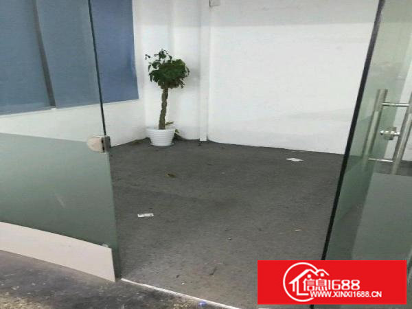 坂田地铁口旁有400平方一楼出租(可分租200平)