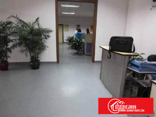 石岩北环上屋精装厂房380平米出租（免转让）