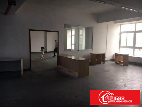 横岗六约社区4楼厂房1200平方园区空地大